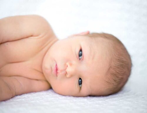 Escamas en la cabeza del bebe: ¿Son escamas en la caspa de mi bebé?